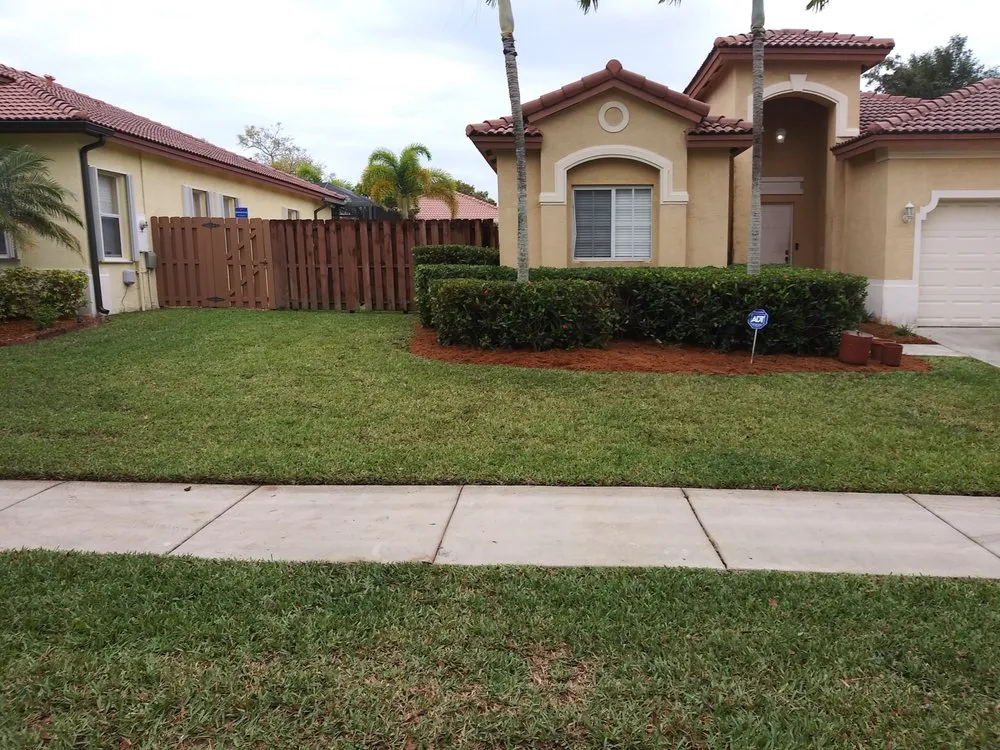 Local yard cleanup service experts serving Miami, FL - Dewberry & Mills Cleaning Services