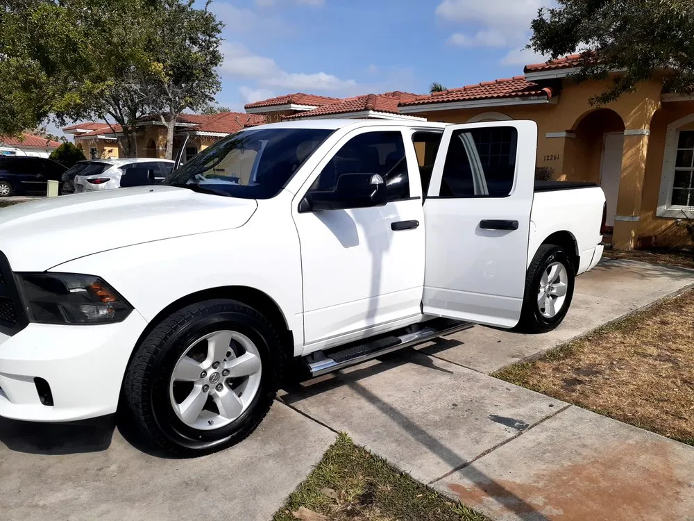 Reliable yard maintenance experts serving Miami, FL - Dewberry & Mills Cleaning Services