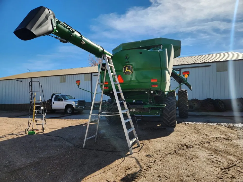 Reliable lawn mowing service in Edgar, NE - Dewees Pro Services