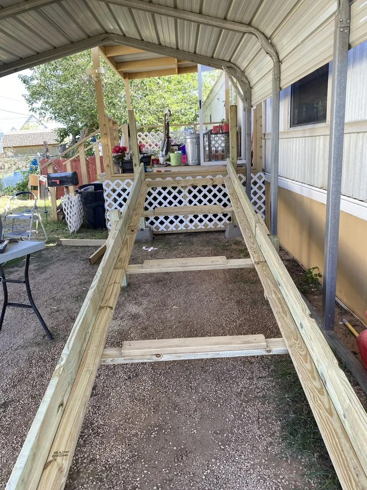 Trusted lawn mowing service in Alvarado, TX - Dew’s Helping Hands