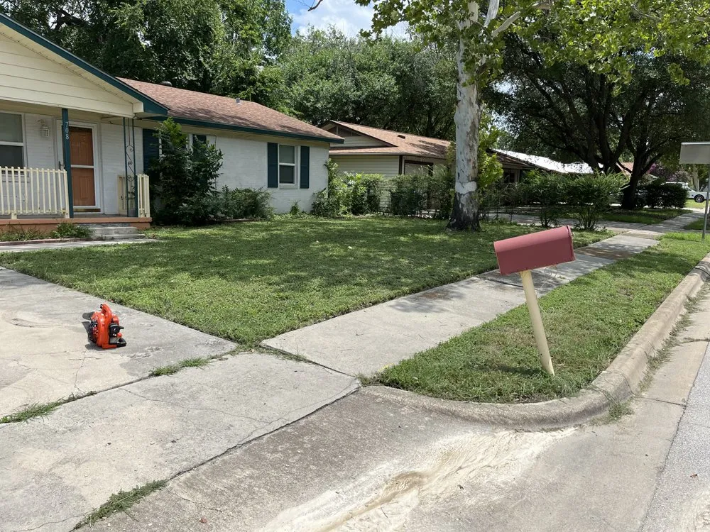 Custom garden landscaping in Killeen, TX - Dexterous hands