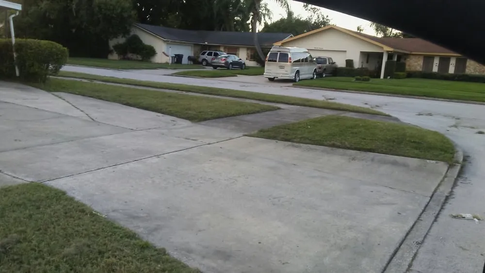 Reliable lawn mowing service for beautiful yards in Orlando, FL by Dez Lawn Care Services