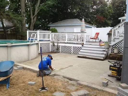 DeZine Land Construction & Care Logo