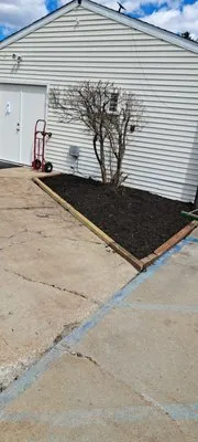 D.F landscape & Construction Logo