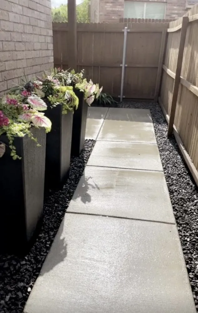 Reliable lawn care service experts serving Dallas, TX - DFW Blum Landscape