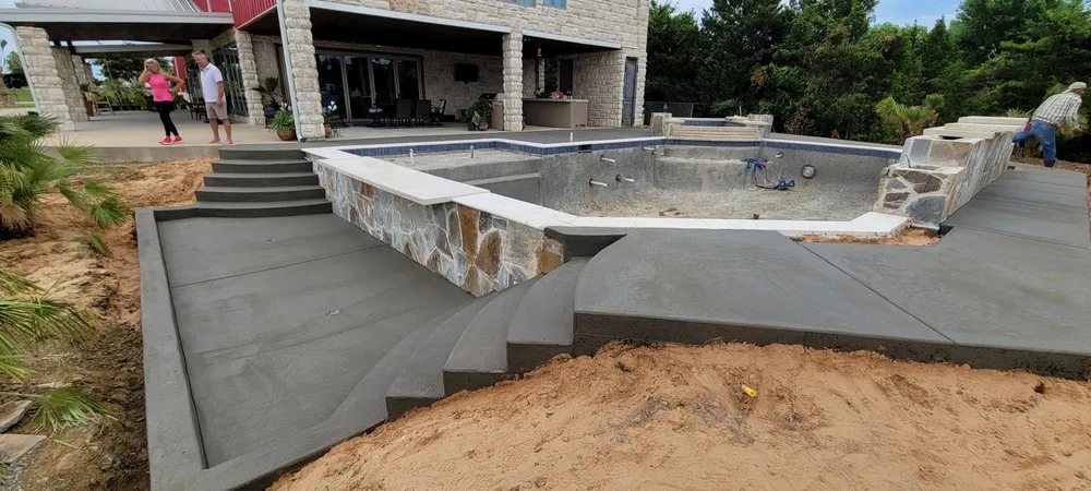 Custom yard cleanup service experts serving Garland, TX - DFW Modesto's Concrete