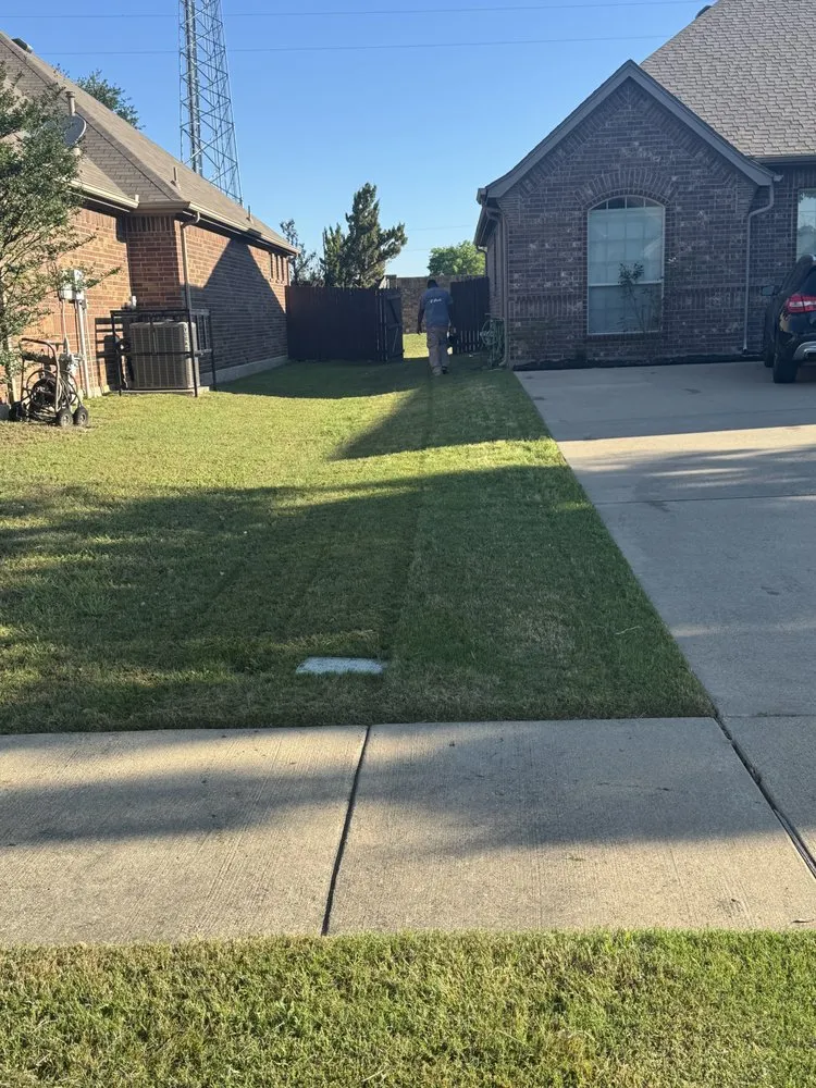 Custom yard maintenance in DeSoto, TX - Dfw Yard 2 Yard