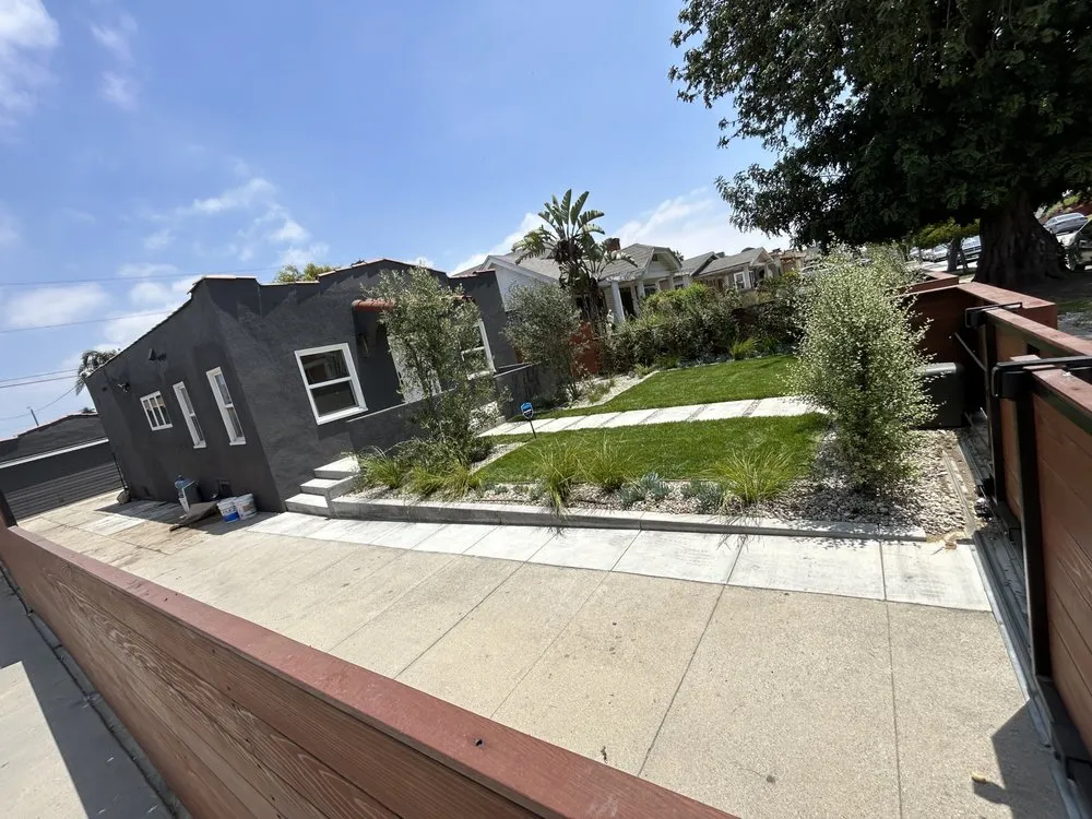 Custom landscape design for homes in San Fernando, CA by DG Landscape Maintenence