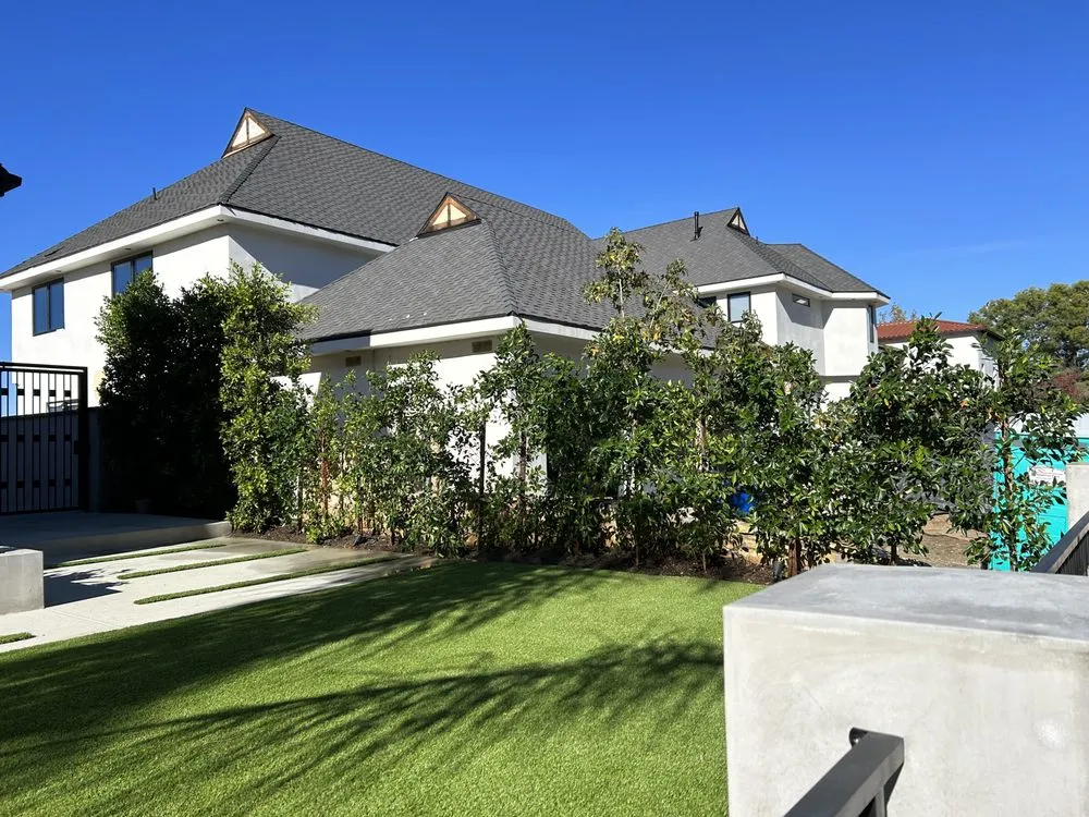 Custom yard maintenance for homes in San Fernando, CA by DG Landscape Maintenence