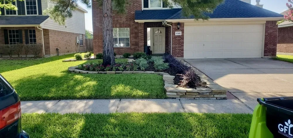 Affordable lawn mowing service experts serving Houston, TX - D&G Landscaping & Design