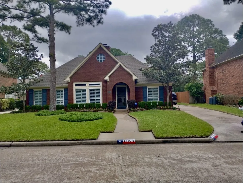 Affordable lawn care service for residential properties across Houston, TX - D&G Landscaping & Design