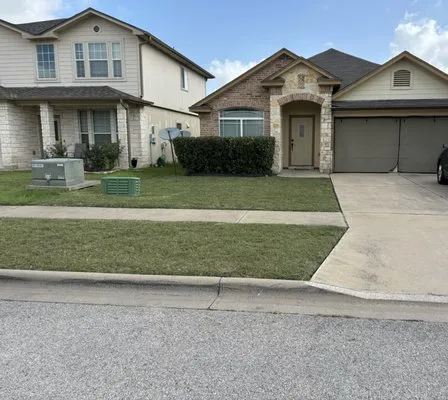 DG Lawn Experts Logo