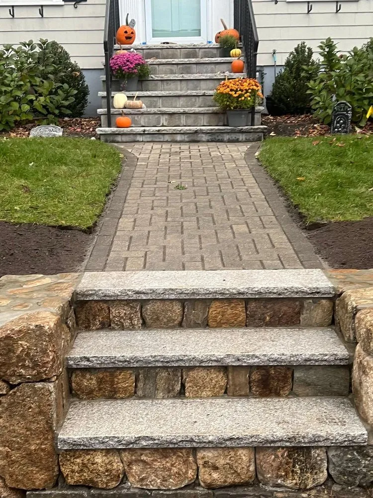 Top-rated yard cleanup service for beautiful yards across Lowell, MA - D&G Masonry and Stoneworks
