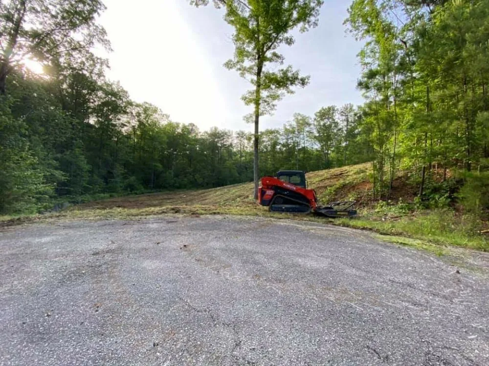 Custom yard maintenance in Chester, VA - D&G Multi Services