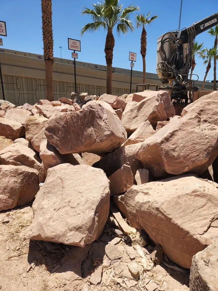 Local lawn care service for year-round maintenance across Las Vegas, NV - Dg scapes