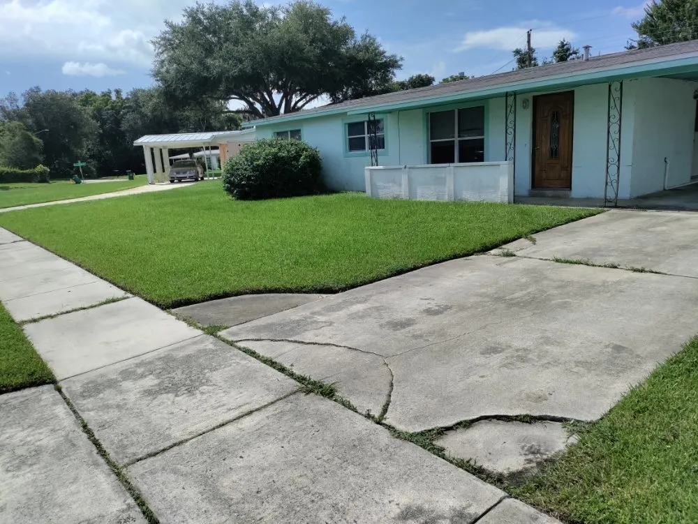 Expert lawn care service near you in Cocoa, FL by DGR Wow Lawn Care