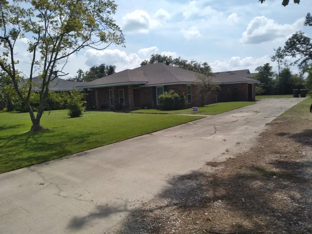 Trusted lawn care service experts serving Lake Charles, LA - DGT's Services