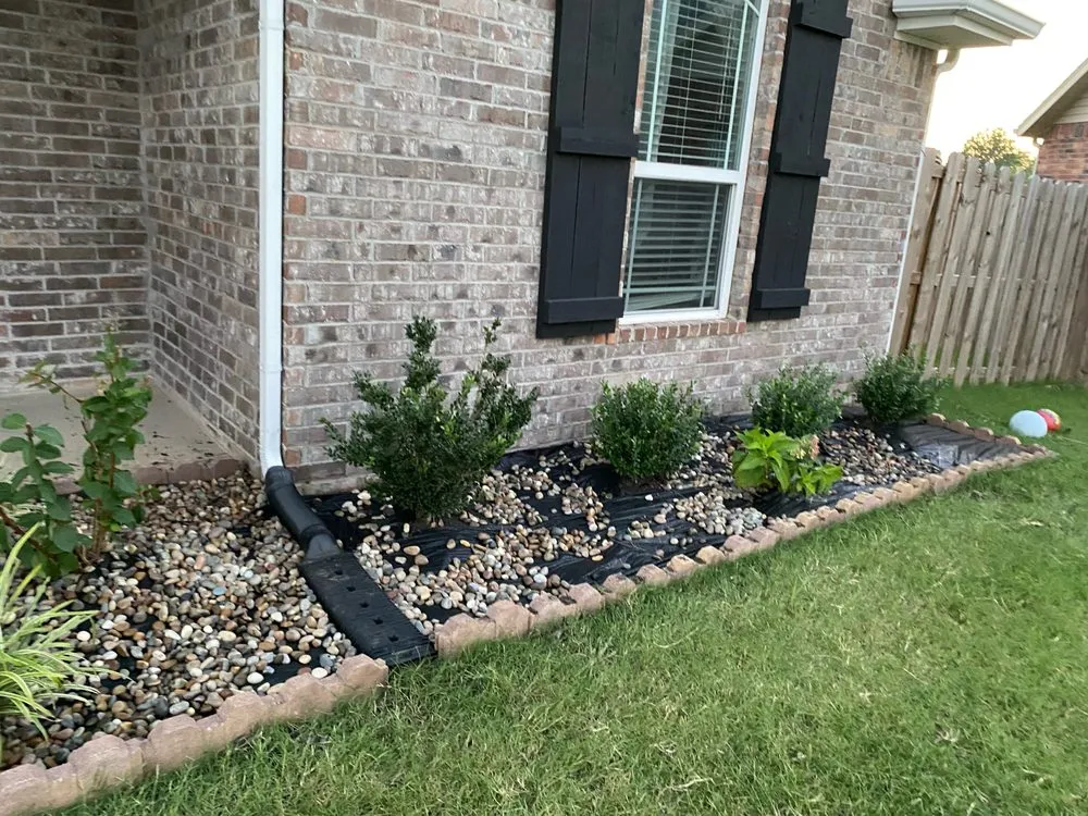 Custom yard cleanup service for beautiful yards in Rogers, AR by D&H Landscaping & Maintenace