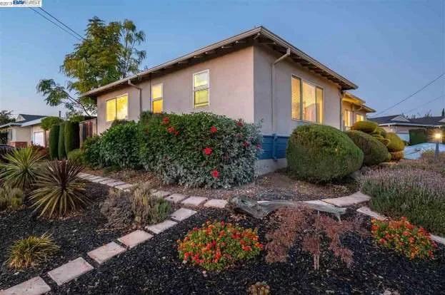 Custom landscape design in San Leandro, CA by DH Landscaping