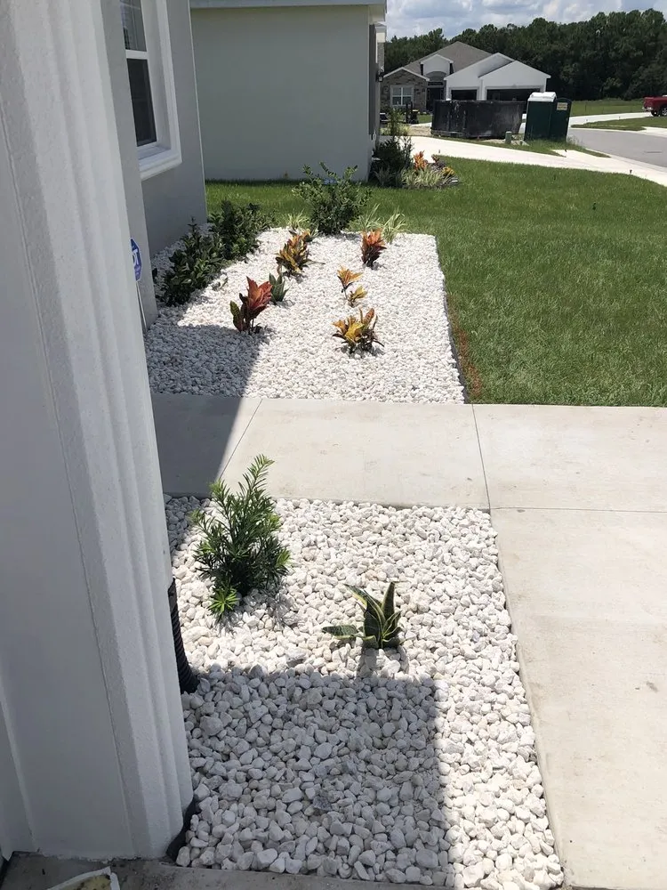 Reliable garden landscaping in Winter Haven, FL by D&H Lawn care and pressure washing services