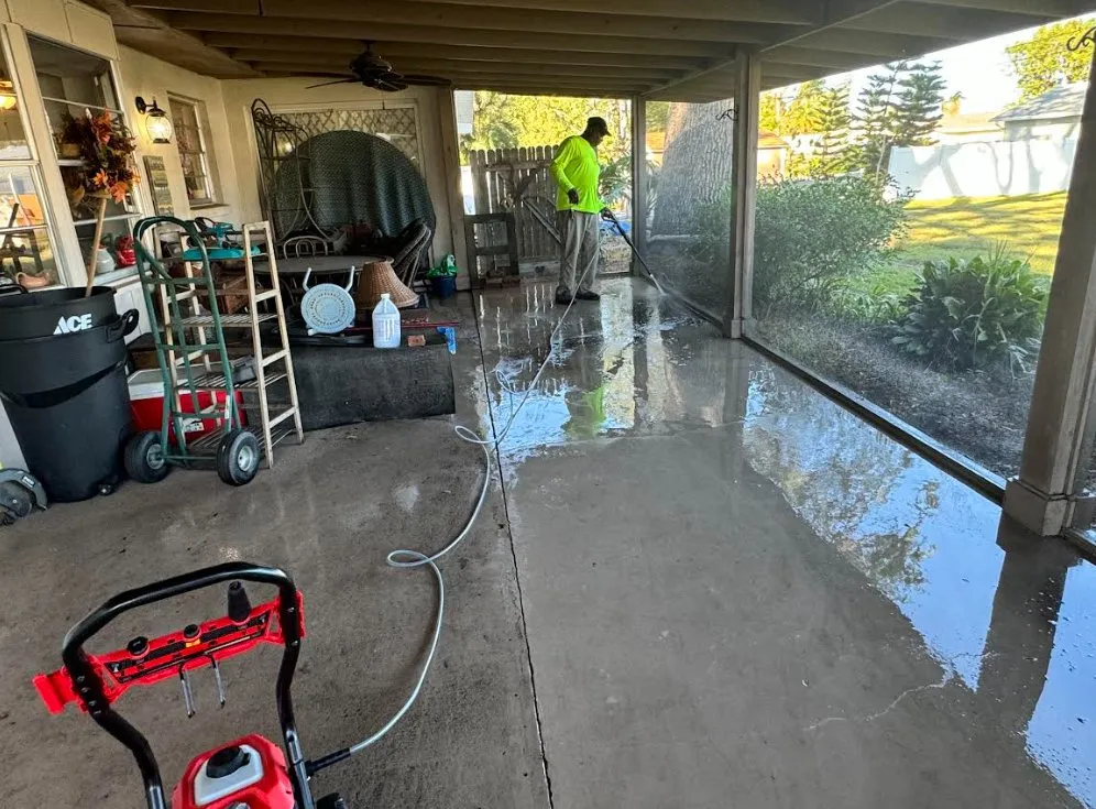 Local lawn mowing service in Bradenton, FL by DIA Services