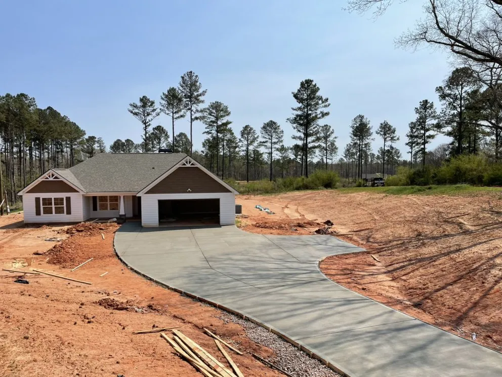 Reliable yard maintenance in Newnan, GA - Diamond Concrete Landscaping And Junk Removal