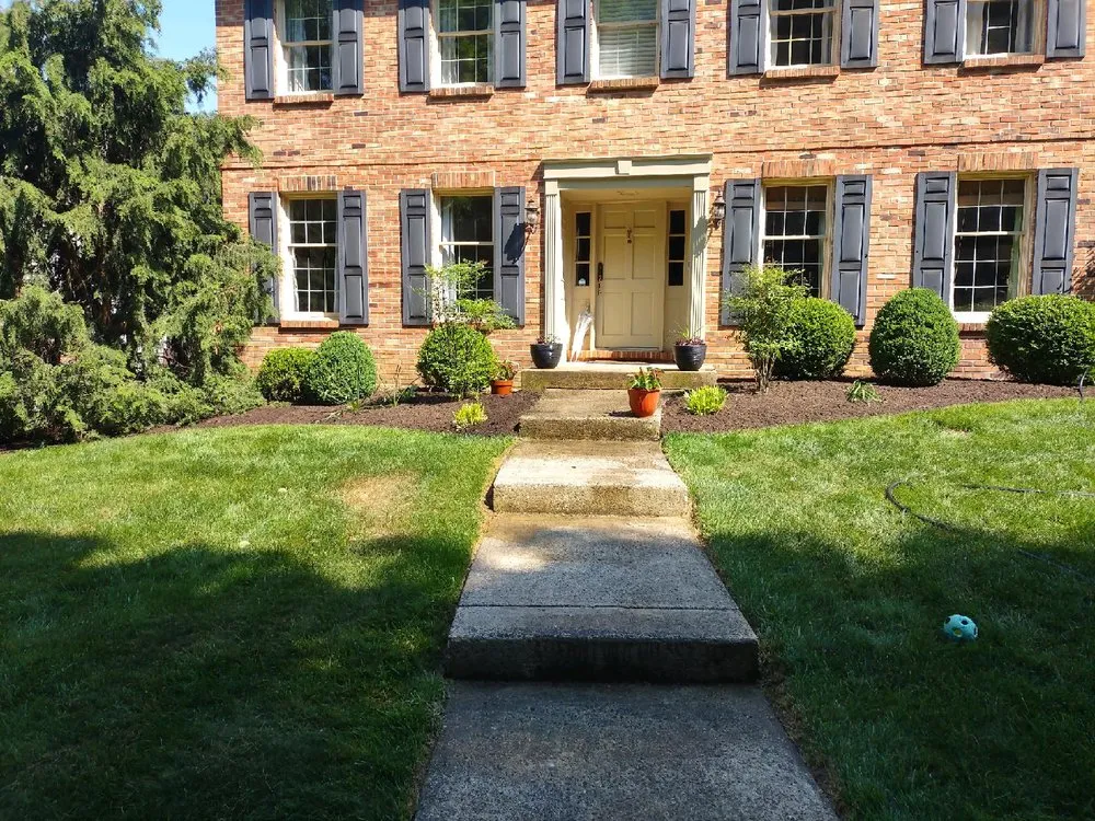 Trusted yard maintenance in Linwood, PA by Diamond Contracting Company