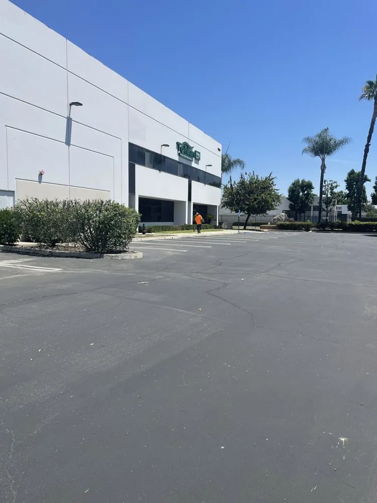 Affordable lawn care service in Commerce, CA by Diamond Crest Landscape