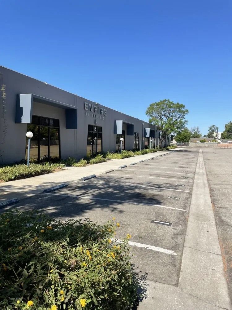 Top-rated yard cleanup service in Commerce, CA by Diamond Crest Landscape