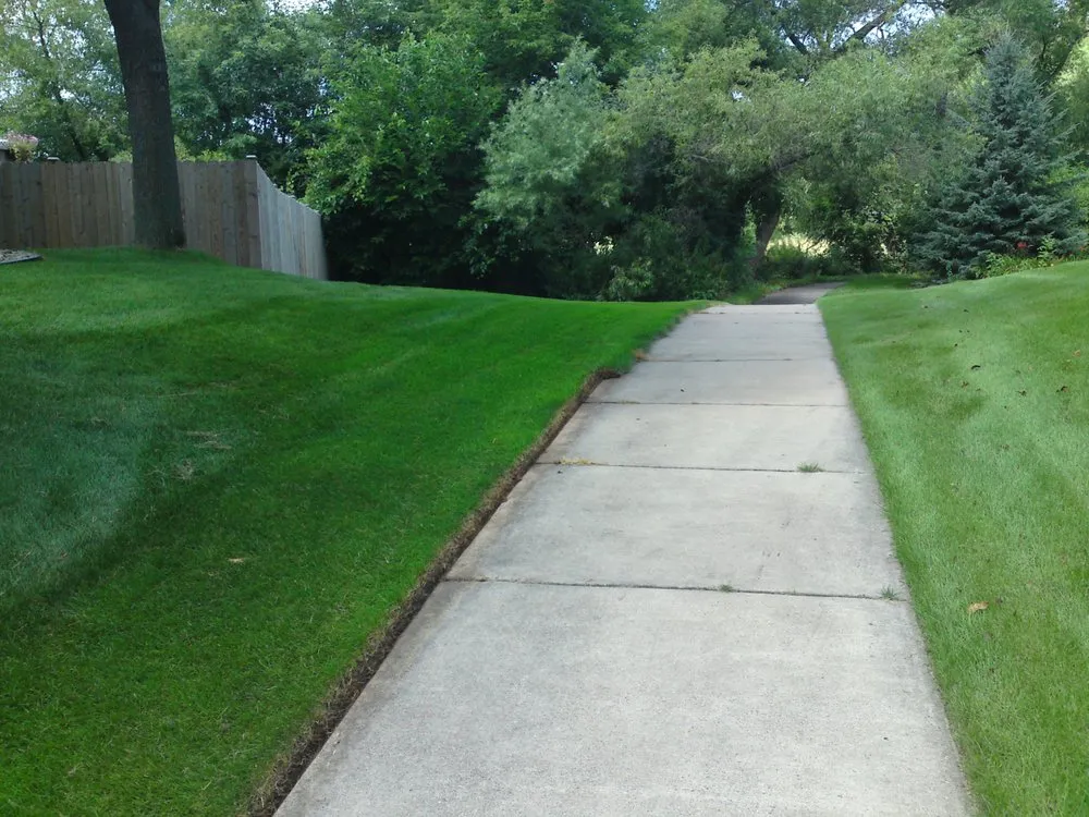 Affordable lawn mowing service in Minneapolis, MN - Diamond Cut Lawn Care