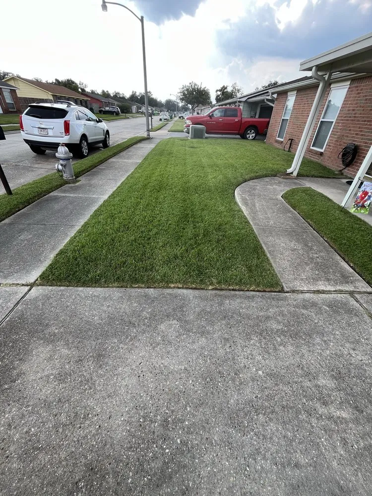 Reliable yard cleanup service for beautiful yards across Marrero, LA - Diamond Cut Lawn Maintenance