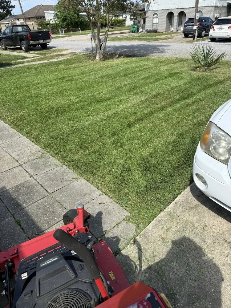 Local yard maintenance in Marrero, LA - Diamond Cut Lawn Maintenance