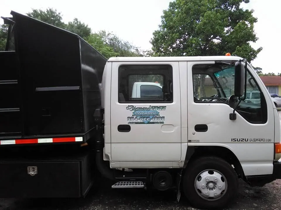 Custom lawn mowing service in Coconut Creek, FL - Diamond Cuts & Landscaping