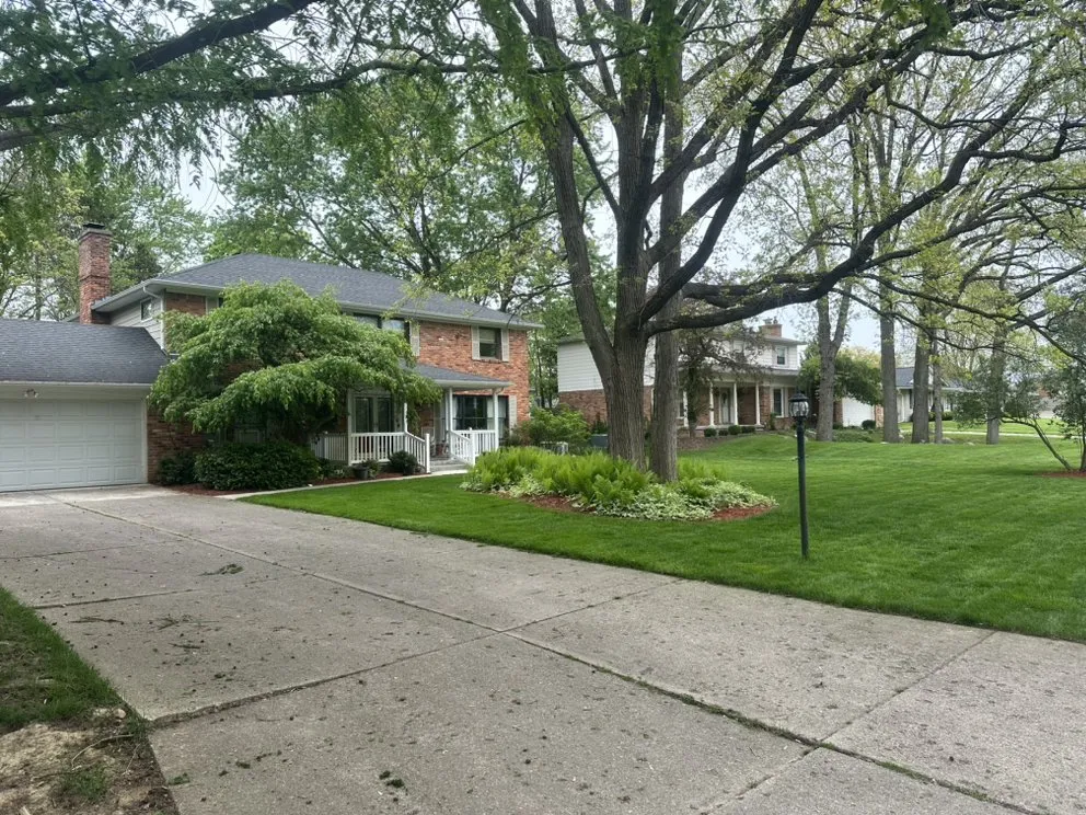 Affordable landscaping services in Grand Blanc, MI by Diamond Cuts