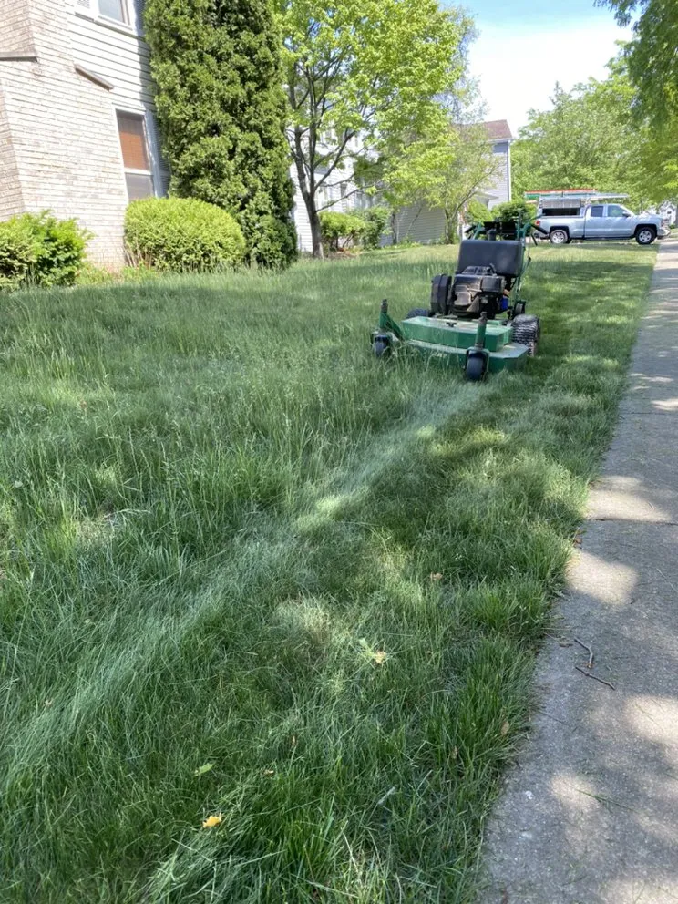 Affordable yard maintenance in Grayslake, IL by Diamond Cutters