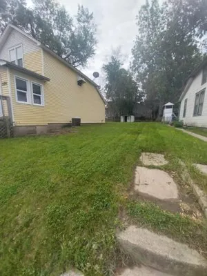 Diamond Cutz Lawn Care Logo