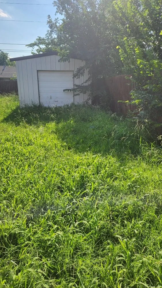 Affordable landscape design in Skiatook, OK by Diamond Elite Lawn