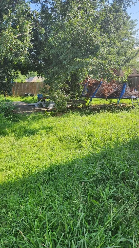 Custom lawn mowing service in Skiatook, OK by Diamond Elite Lawn