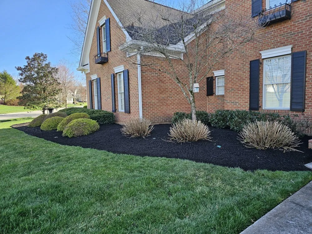 Affordable lawn mowing service experts serving Knoxville, TN - Diamond Landscaping