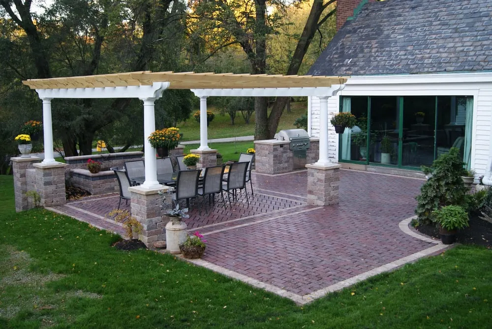 Top-rated garden landscaping for year-round maintenance in Pittsburgh, PA by Diamond Landscaping