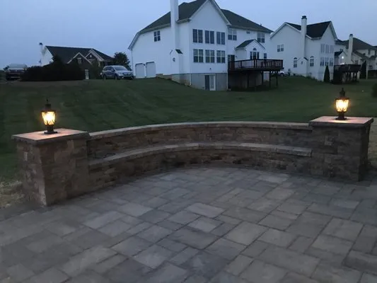 Diamond Lawn & Landscapes Logo