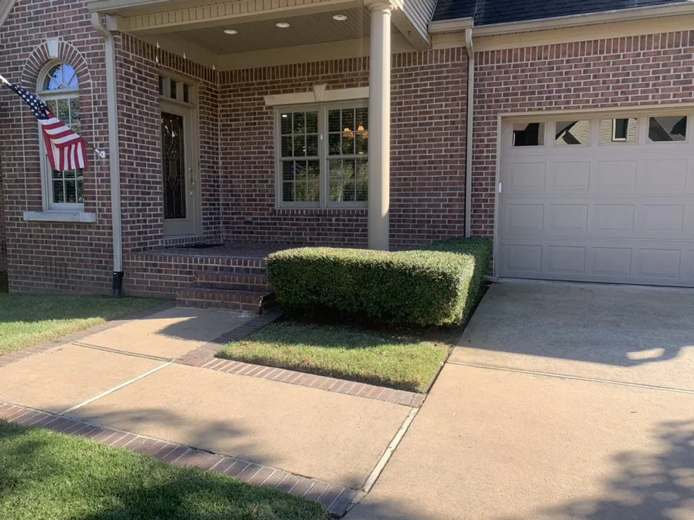 Trusted lawn mowing service experts serving Conway, AR - Diamond Lawn