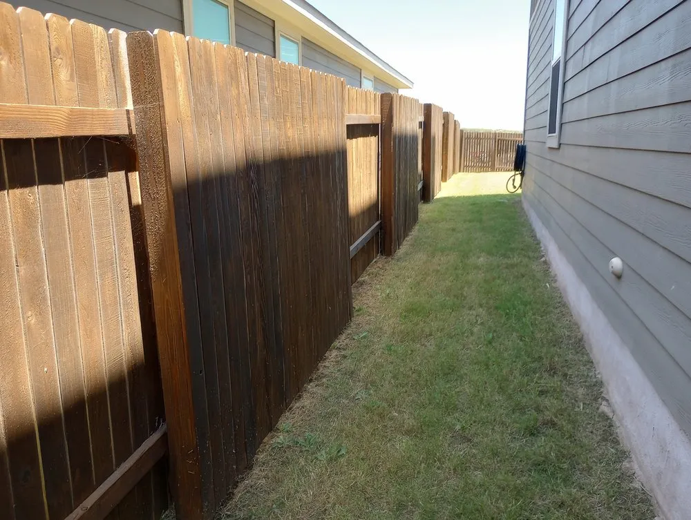 Custom outdoor landscaping experts serving Luling, TX - Diamond Lawn Maintenance