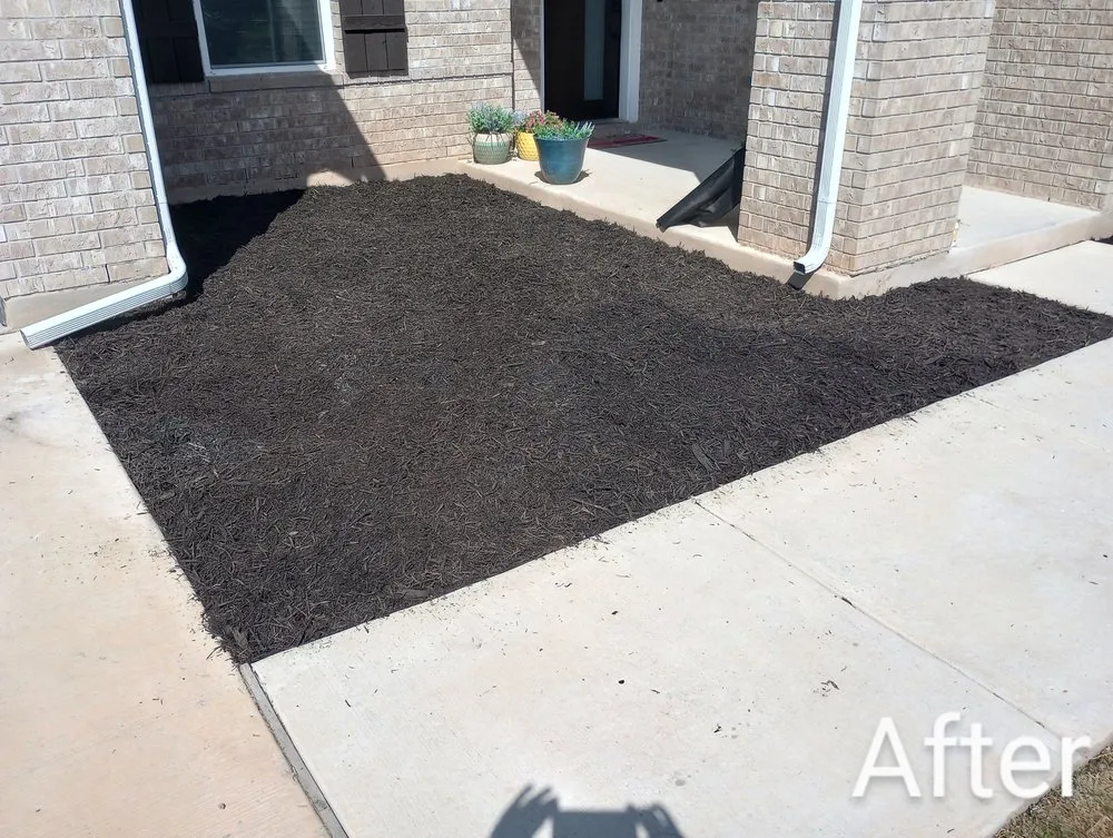 Custom landscape design in Luling, TX by Diamond Lawn Maintenance