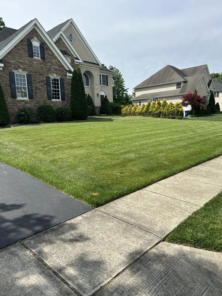 Trusted garden landscaping experts serving Mount Laurel, NJ - Diamond Lawncare