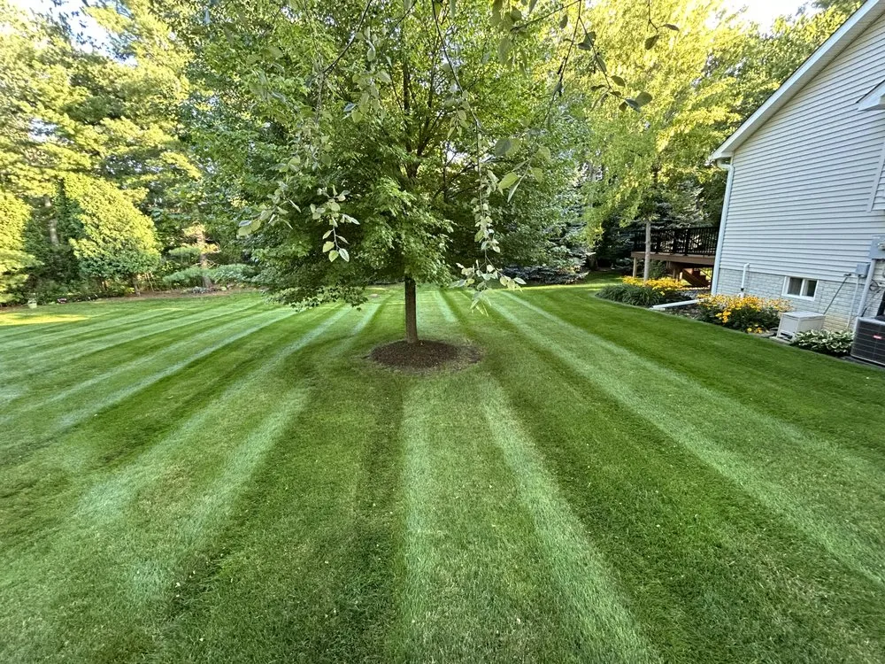 Custom landscape design experts serving Flint, MI - Diamond Mow Masters