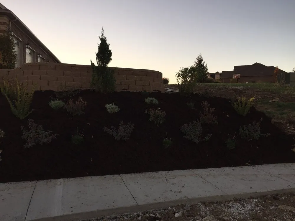 Professional garden landscaping in Lexington, KY - Diamond Pond / Kentucky Garden and Fountain