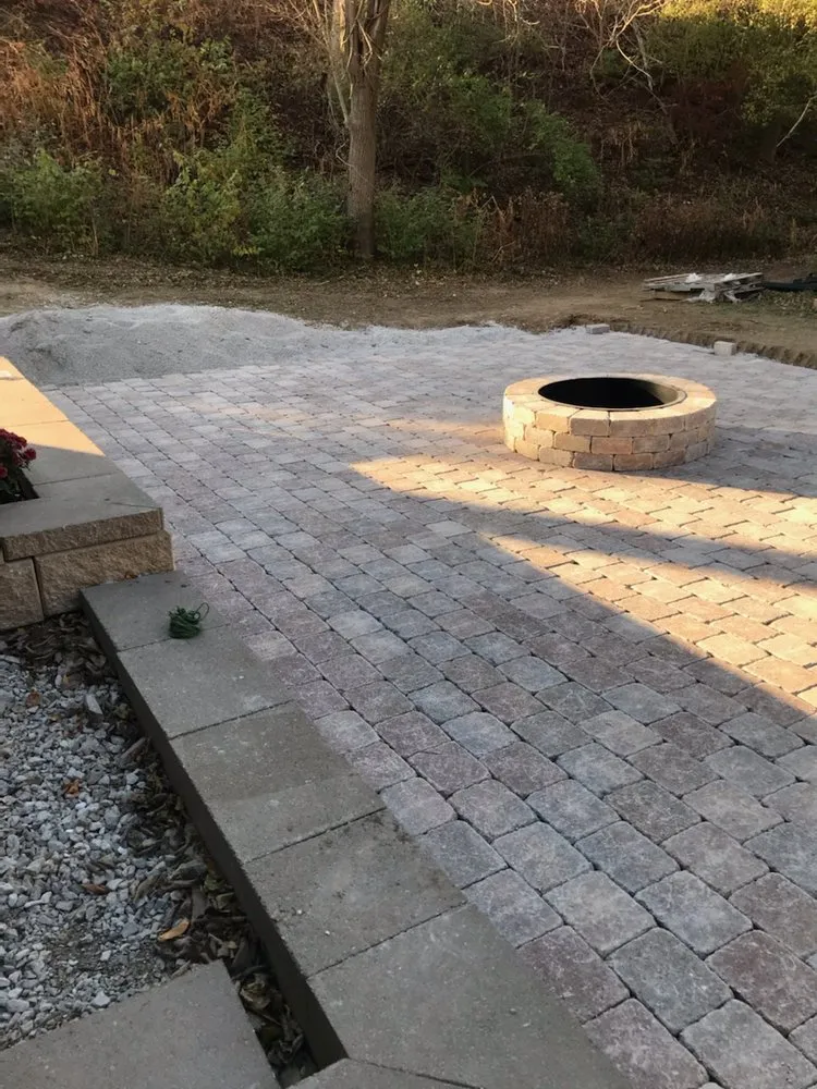 Custom yard cleanup service with custom design in Decatur, IL by Diamond Pro Lawn Care