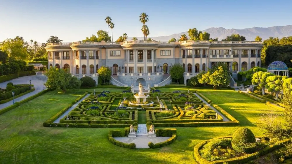 Expert landscape design in Irvine, CA by Diamond Sky Cleaning & Landscaping