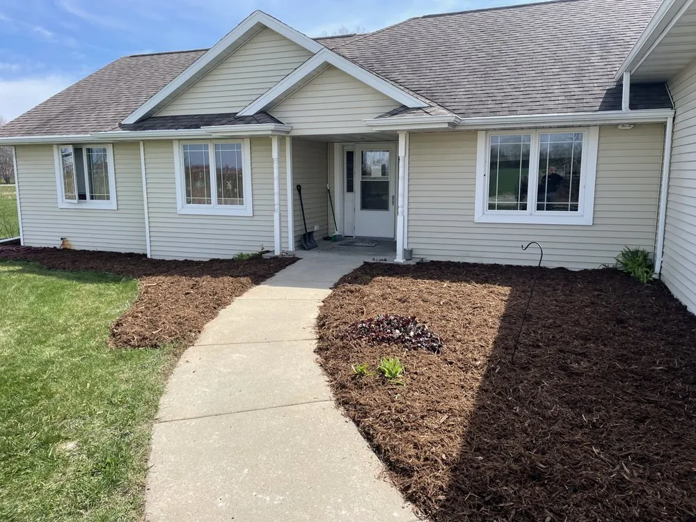 Custom yard maintenance experts serving Green Bay, WI - Diamond Travers Landscaping